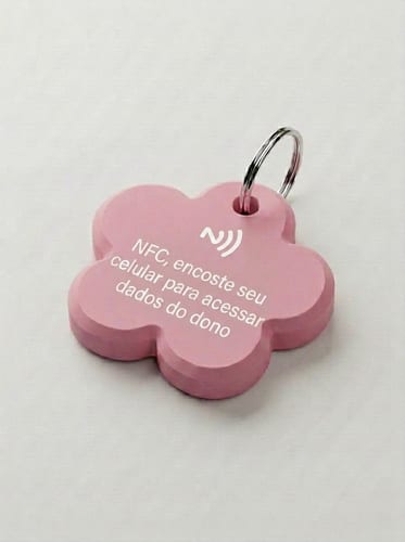 Verso da PET TAG KM com a instrução gravada: NFC, encoste seu celular para acessar dados do dono